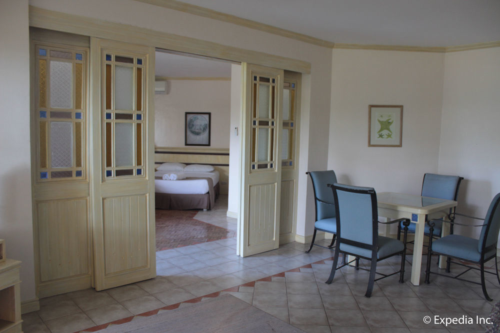 Club Morocco Resort And Country Club Subic Esterno foto