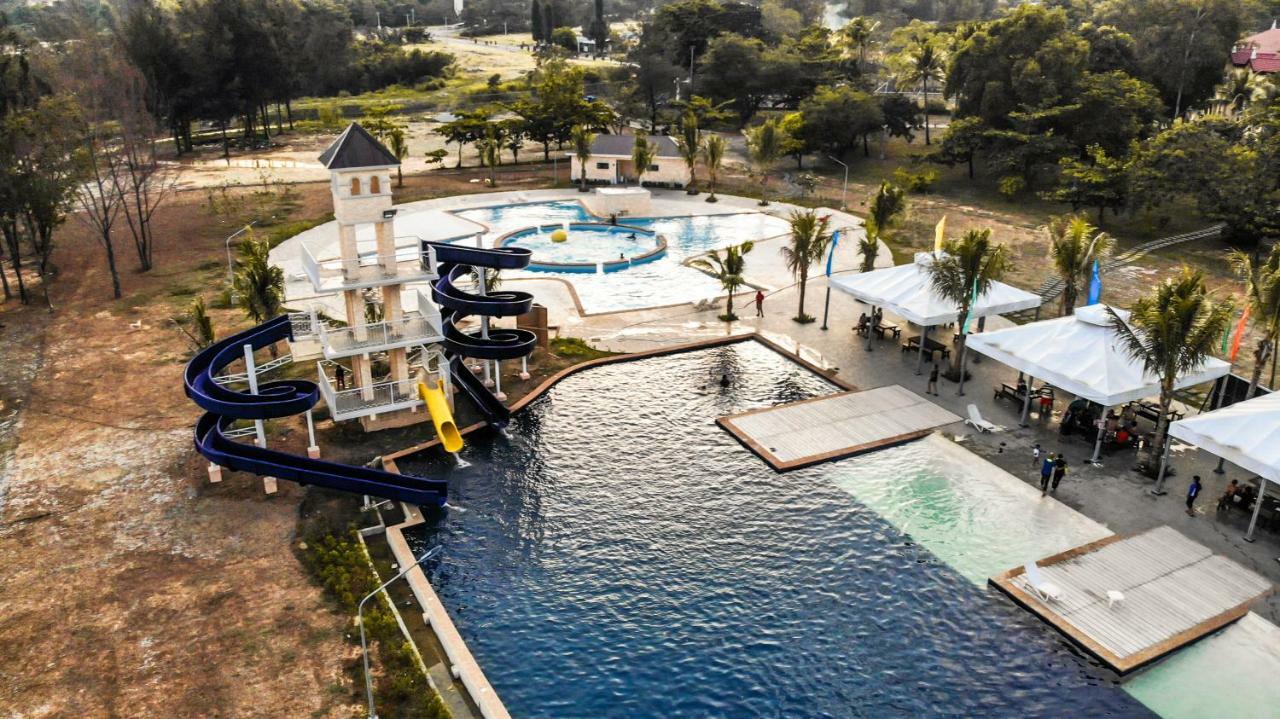 Club Morocco Resort And Country Club Subic Esterno foto