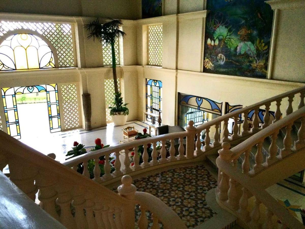 Club Morocco Resort And Country Club Subic Esterno foto
